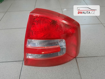 Pravé zadní světlo Octavia II sedan